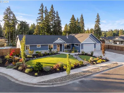 Home at 105 Andrew Ct, Castle Rock, Wa 98611